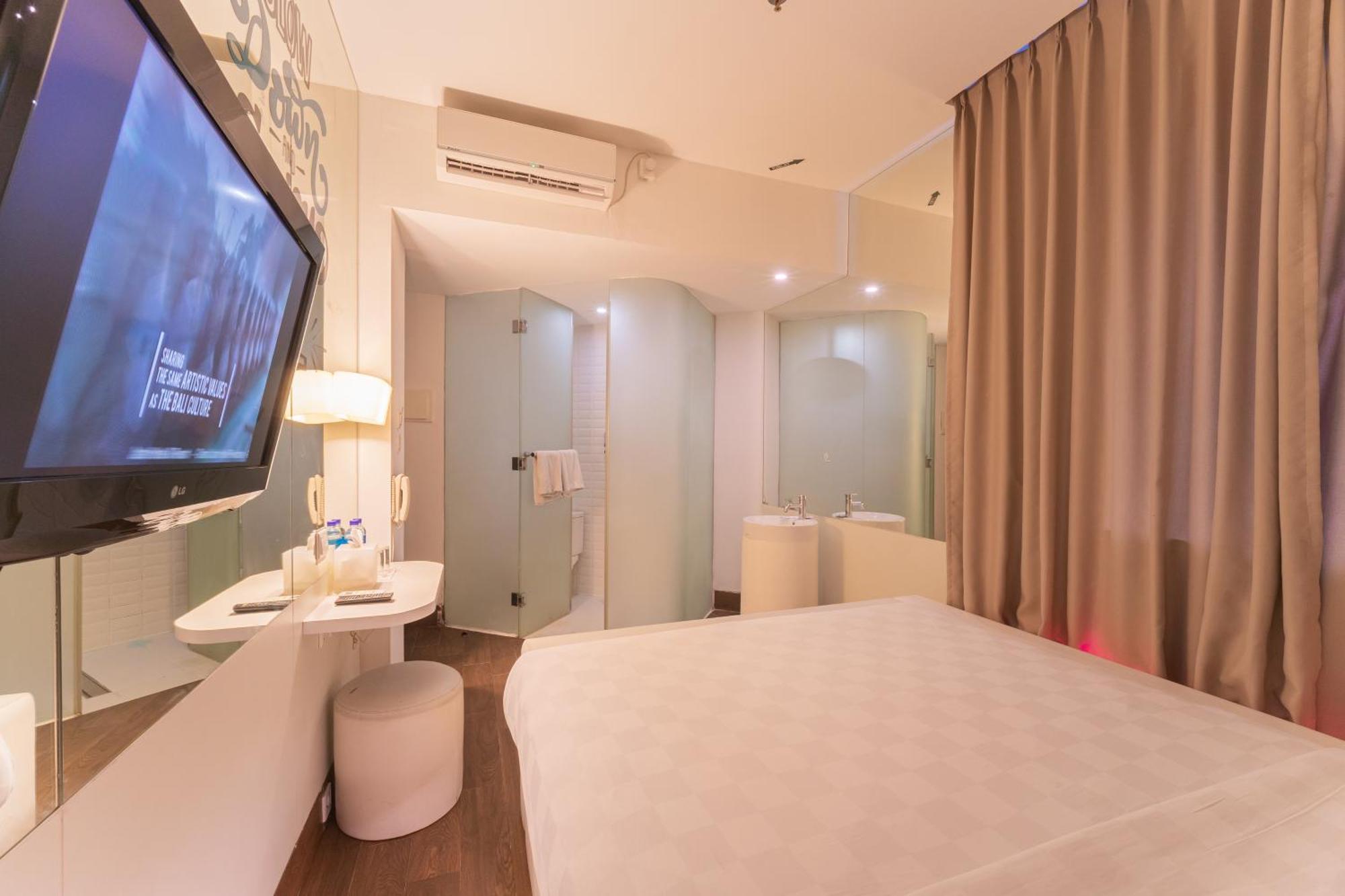 J Icon Hip Hotel Balikpapan  Exteriör bild